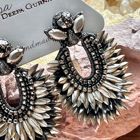 🌺🎉HP🎉🌺 NWT Deepa Gurnani Crystal Lotus Petal Chandeliers - Picture 6 of 16